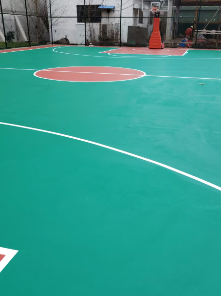 理县 球场长期使用易出现地面开裂